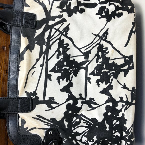 Kelly & Katie Black and White Floral Handbag - Picture 8 of 9